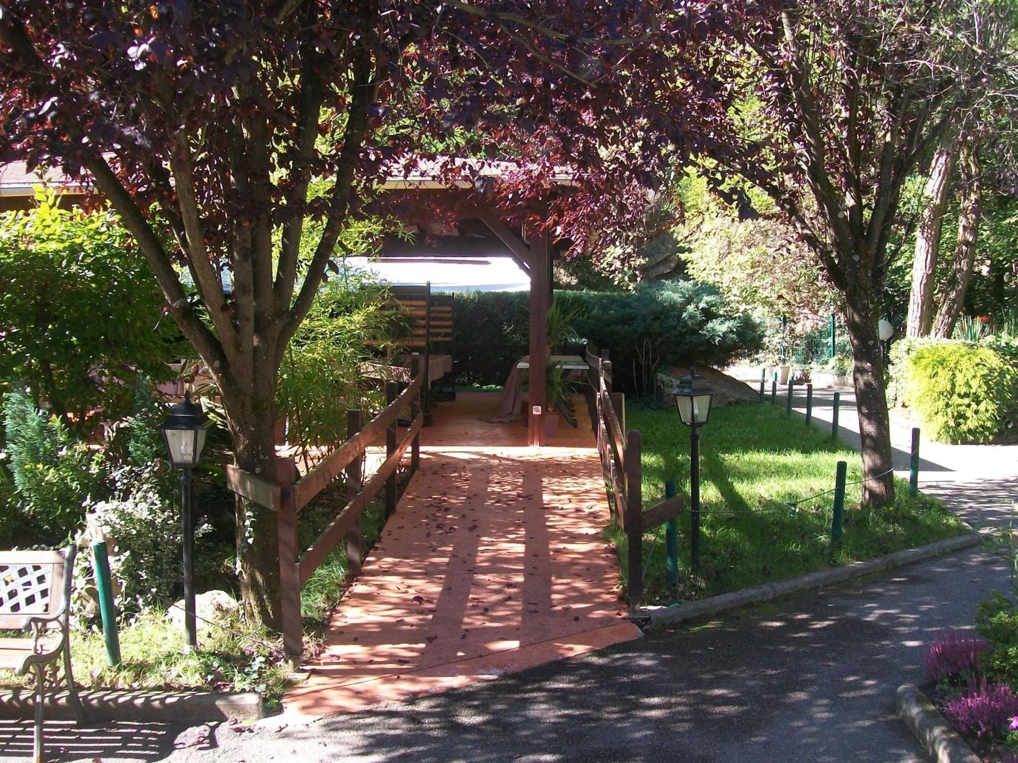 Hotellerie De La Cascade Saint-Genis-les-Ollières Dış mekan fotoğraf