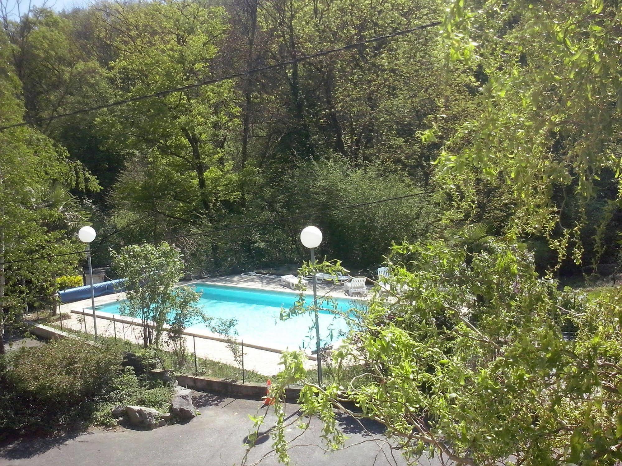 Hotellerie De La Cascade Saint-Genis-les-Ollières Dış mekan fotoğraf