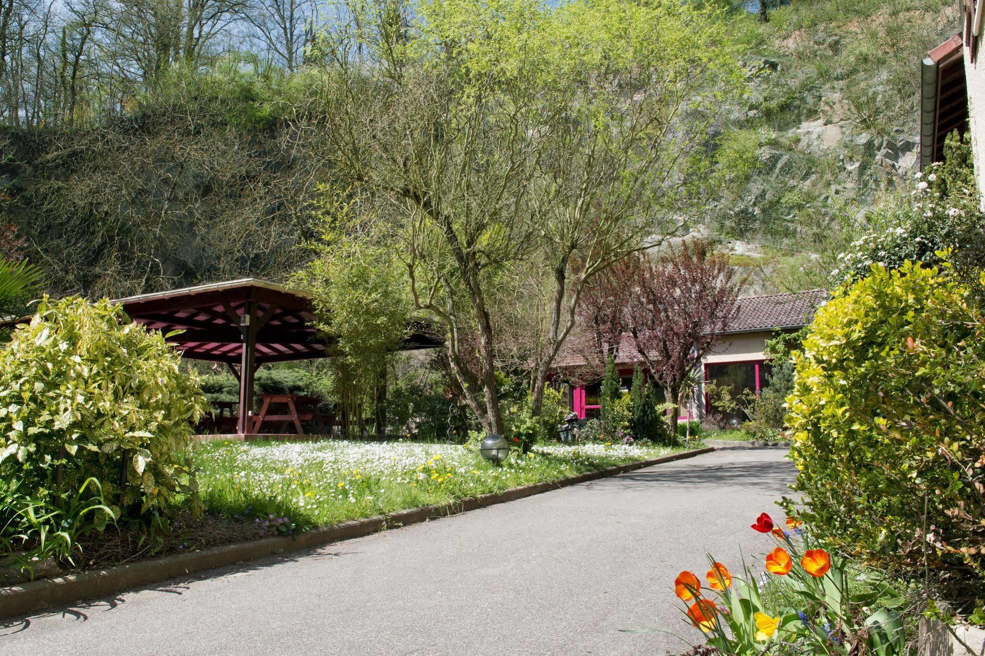 Hotellerie De La Cascade Saint-Genis-les-Ollières Dış mekan fotoğraf